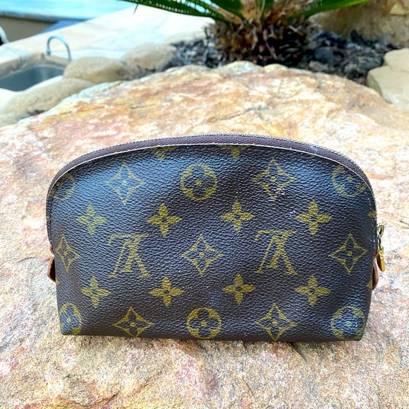 Louis Vuitton Handbags - Perfect authentic Louis Vuitton make up zip top carryall monogram travel bag